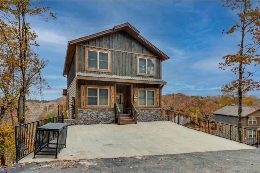 Blue Moon Ridge: Brand New Cabin! 5 Bedrooms, Pool/Hot Tub, Theatre Pigeon Forge Luaran gambar