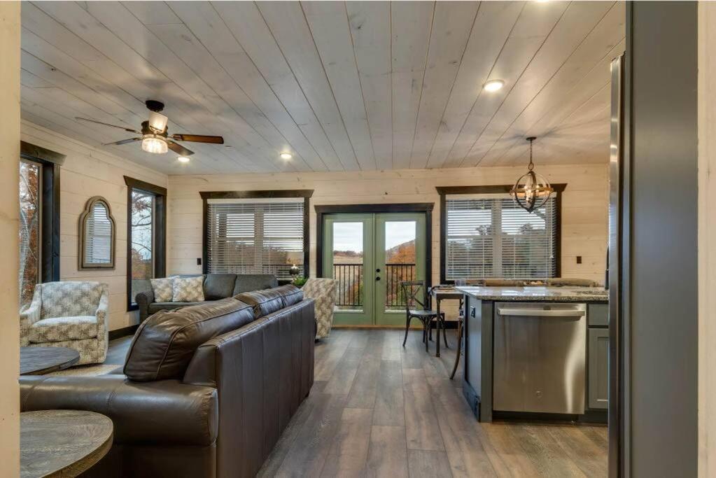 Blue Moon Ridge: Brand New Cabin! 5 Bedrooms, Pool/Hot Tub, Theatre Pigeon Forge Luaran gambar