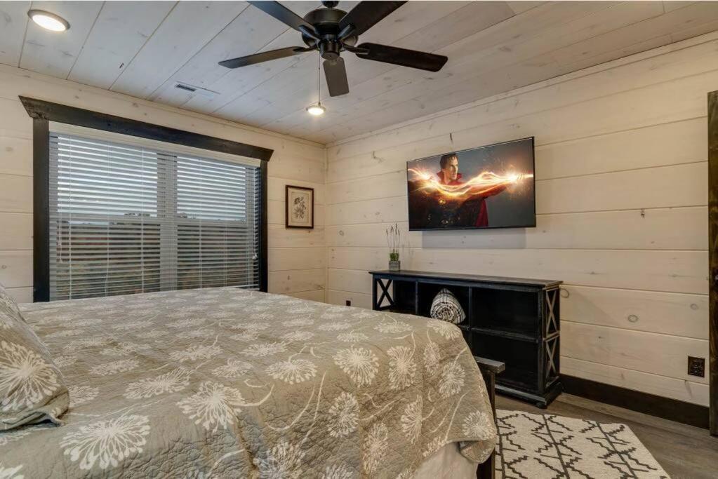 Blue Moon Ridge: Brand New Cabin! 5 Bedrooms, Pool/Hot Tub, Theatre Pigeon Forge Luaran gambar