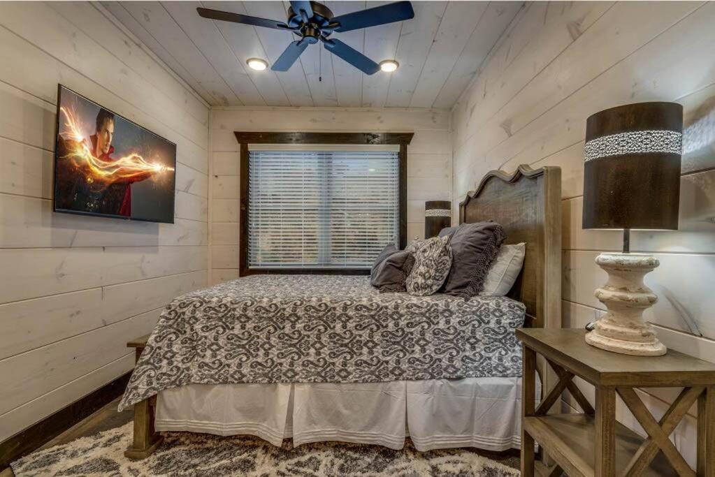 Blue Moon Ridge: Brand New Cabin! 5 Bedrooms, Pool/Hot Tub, Theatre Pigeon Forge Luaran gambar