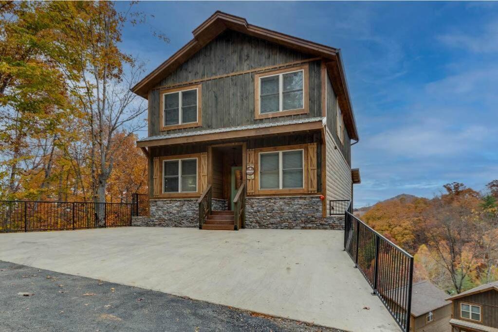 Blue Moon Ridge: Brand New Cabin! 5 Bedrooms, Pool/Hot Tub, Theatre Pigeon Forge Luaran gambar