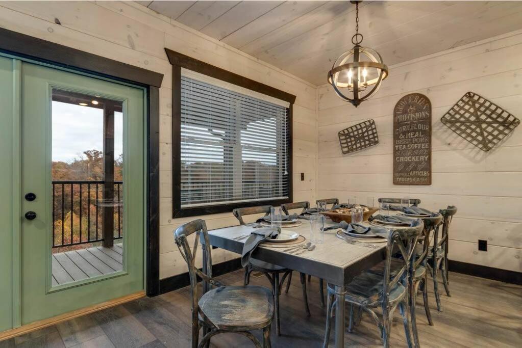 Blue Moon Ridge: Brand New Cabin! 5 Bedrooms, Pool/Hot Tub, Theatre Pigeon Forge Luaran gambar